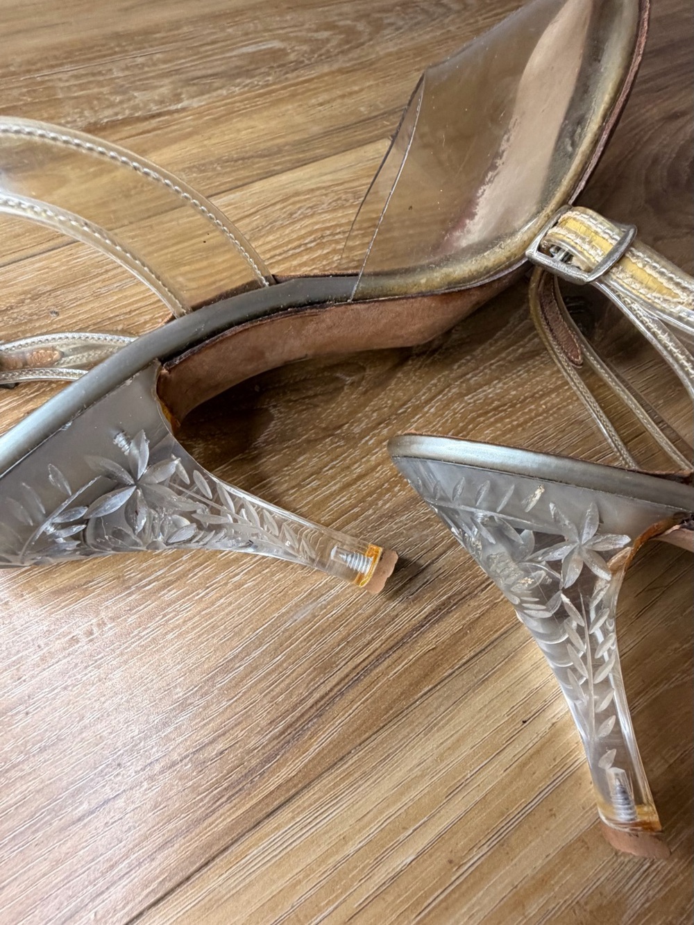 VTG 50s Foot Flairs Clear Lucite Silver Vinyl Slingbacks +4 pairs VTG Shoe Clips
